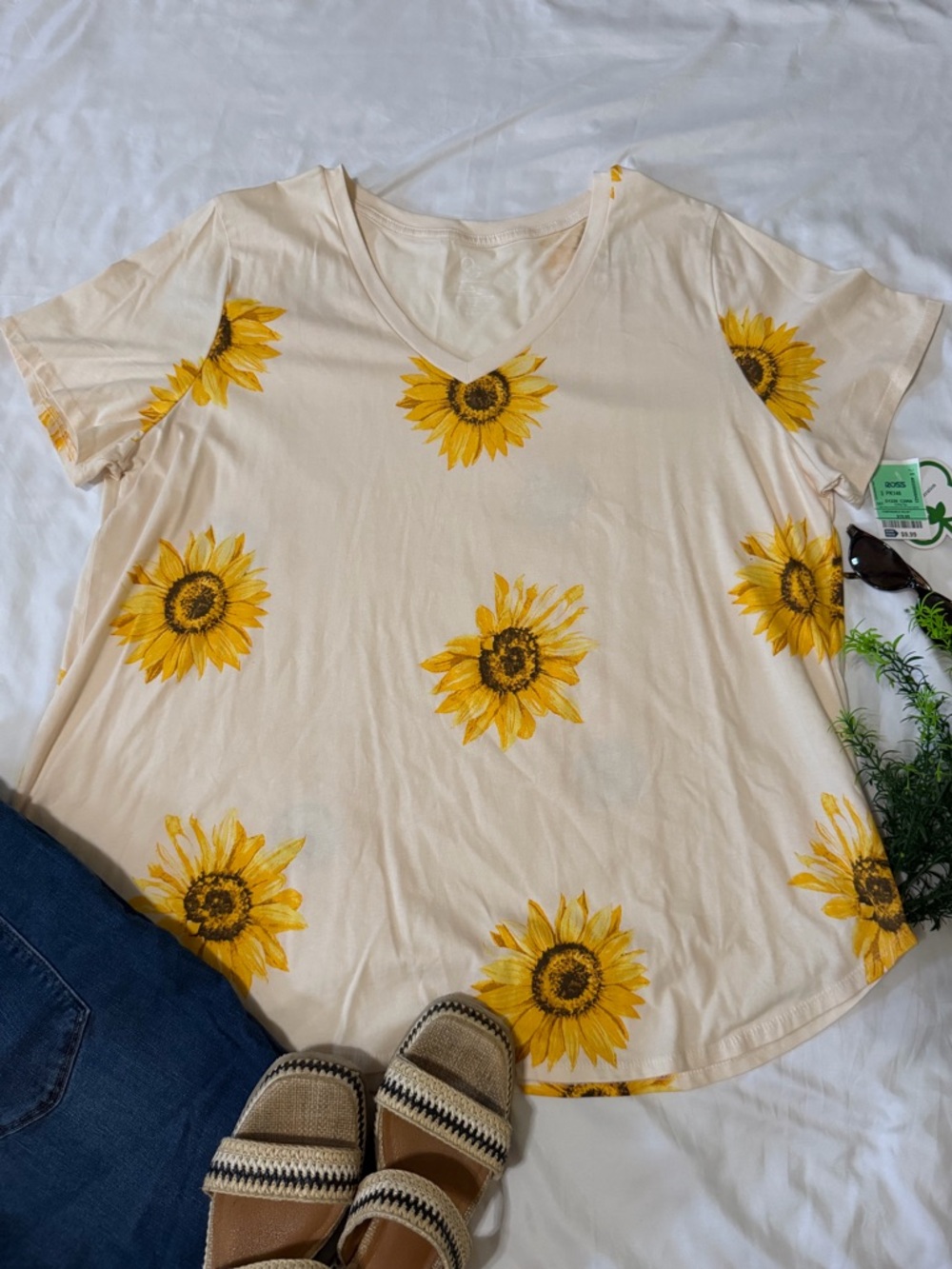 Sunflower Print V-Neck Women's Tee